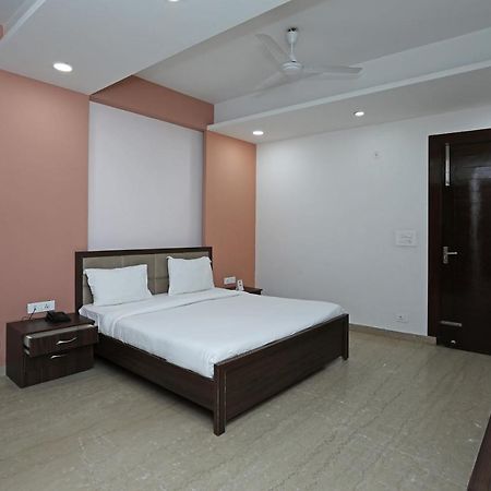 فندق بوريفي  Spot On 74347 Satyam Bhawan المظهر الخارجي الصورة